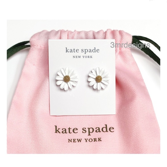 NWT Kate Spade ♠️INTO THE BLOOM 12-K Gold Plated Brass White Daisy Stud Earrings - Picture 2 of 5